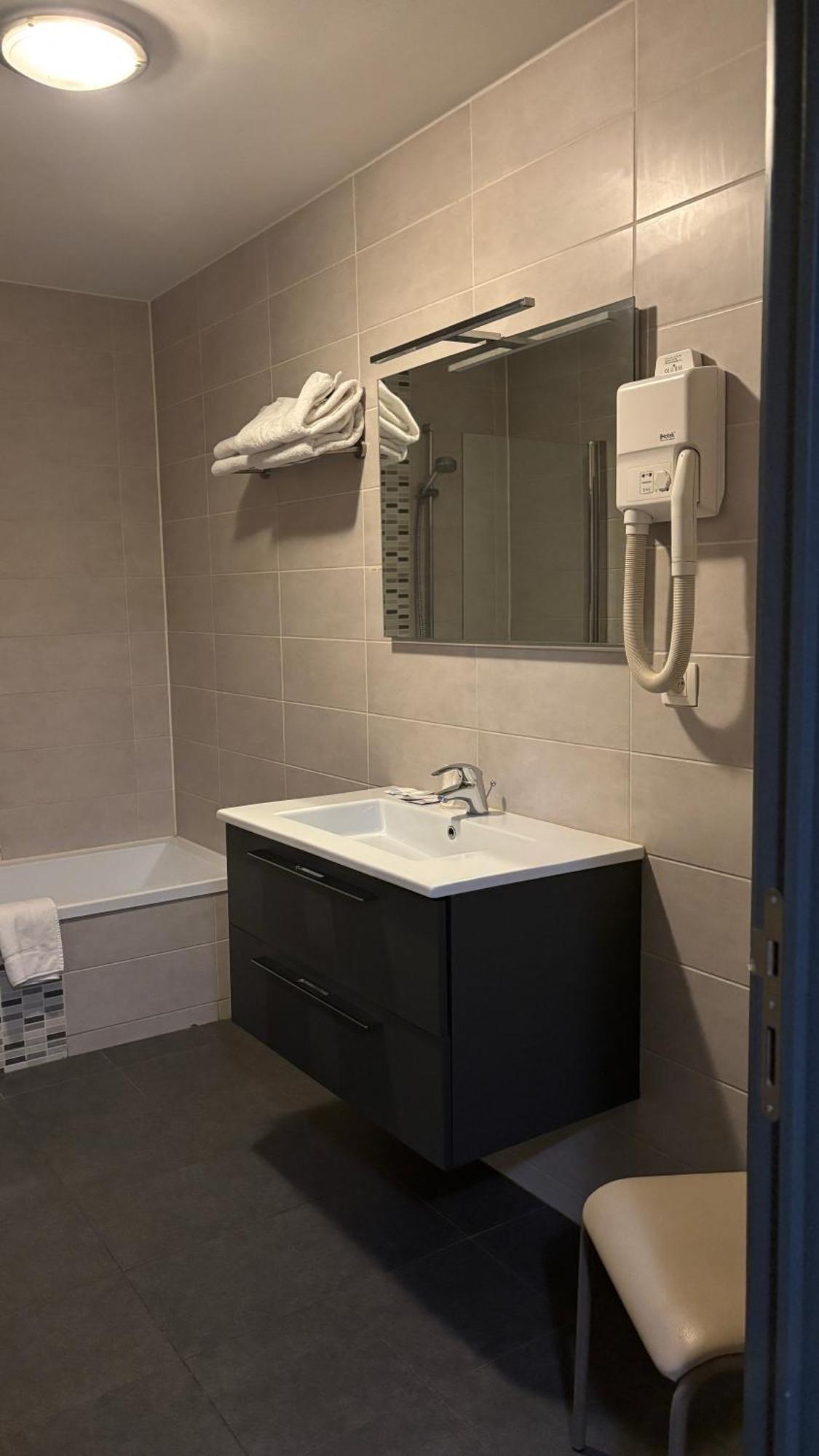 Hotel La Louve La Louvière Zewnętrze zdjęcie