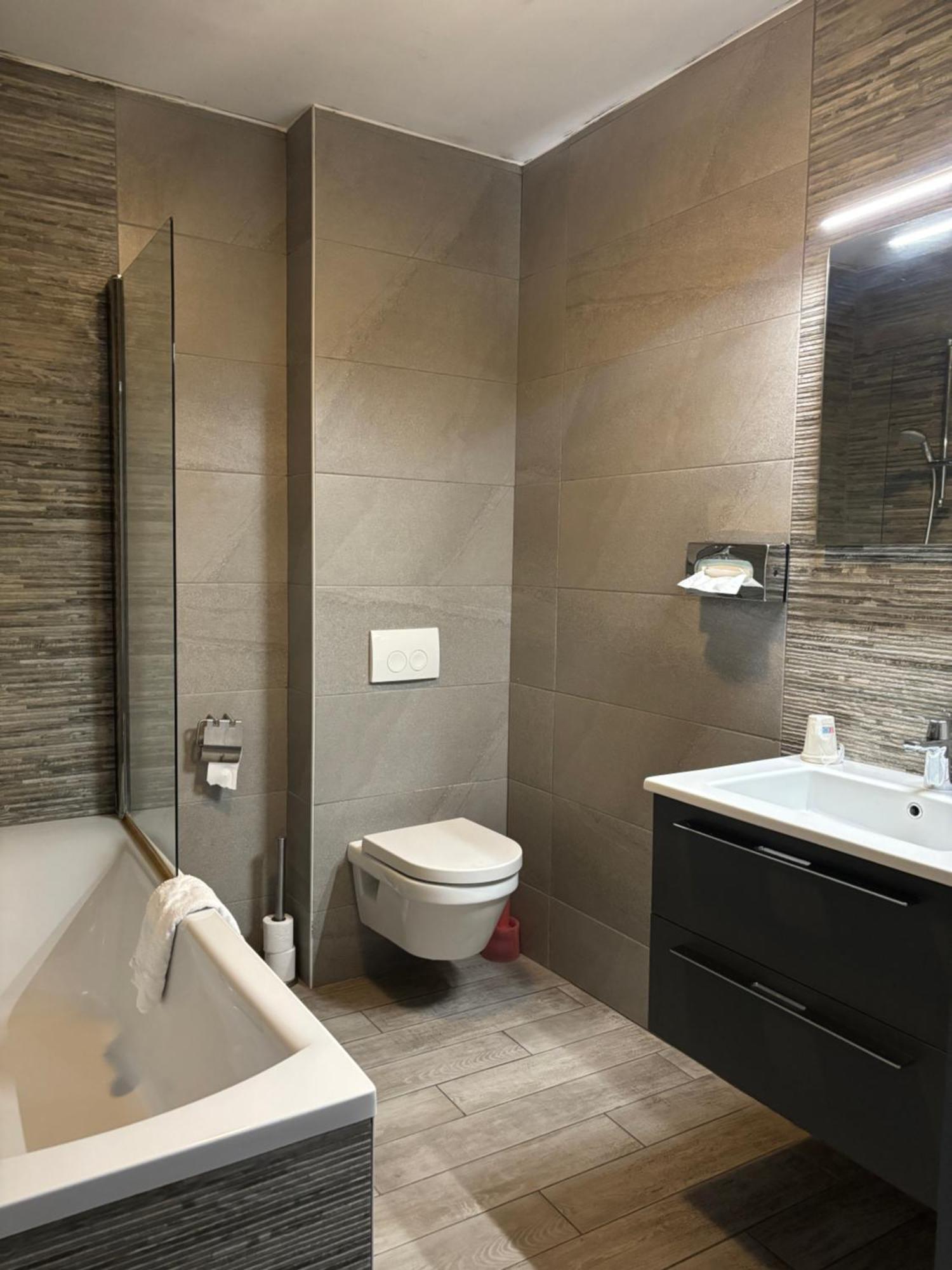 Hotel La Louve La Louvière Zewnętrze zdjęcie